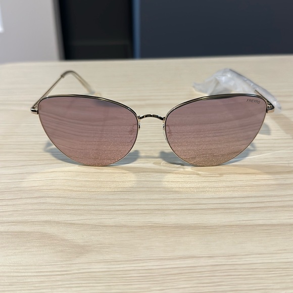 FREYRS sunglasses - brand new, never worn!! - Picture 1 of 3